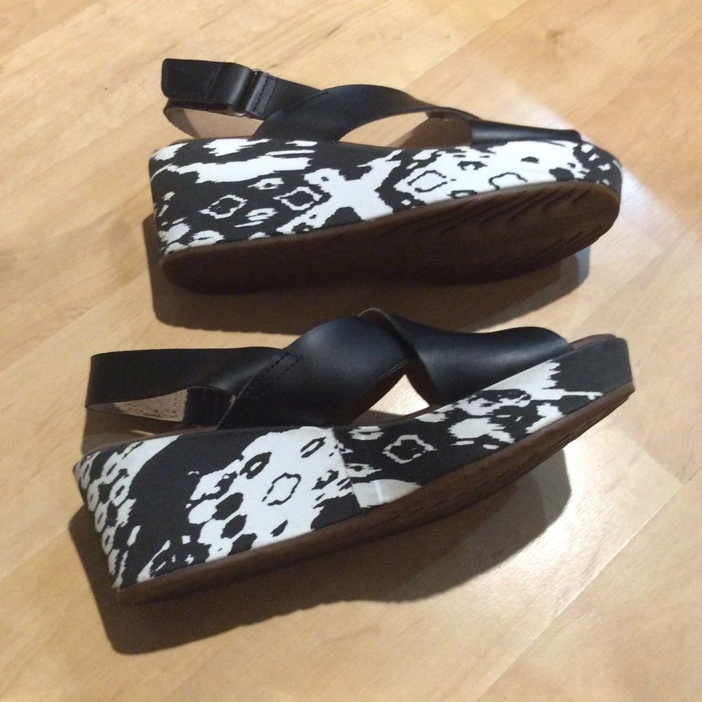 Clarks Stasha Sandal with Black & White Print